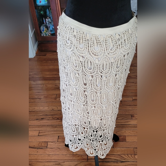4/$19 Ivory, crochet slip skirt with elastic waist M - Picture 3 of 3